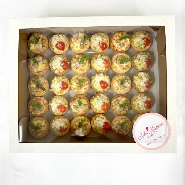 Бокс с салатами Цезарь и Оливье в мини тарталетках, 30 шт