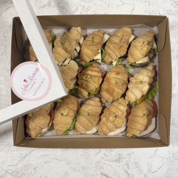 Бокс с мини круассанами ассорти, (15 шт)